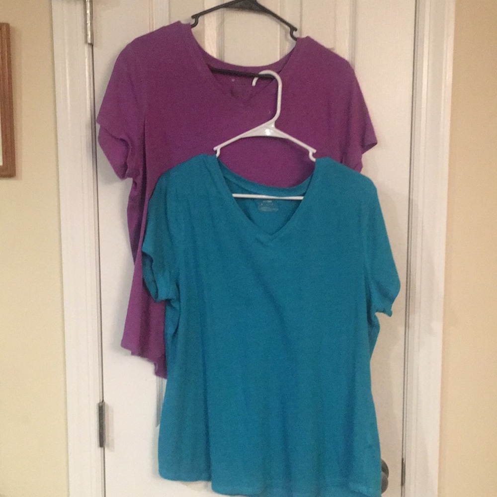 2 Pieces Tek Gear Dey Gear Tees